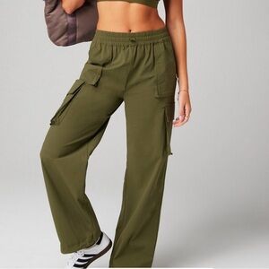 Fabletics Women’s Heights Cargo Pants Olive Green‎ NWT Size Medium (Read)